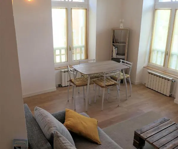 Cosy Entierement Renove Apartment Bagneres-de-Bigorre